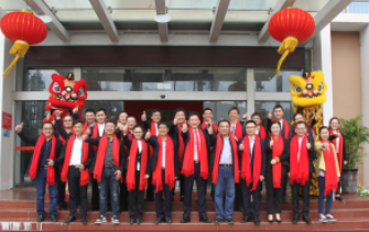 千秋偉業(yè)添錦繡 萬(wàn)里鵬程展宏 常青樹(shù)舞獅獻(xiàn)瑞賀新春 歡天喜地迎開(kāi)工！